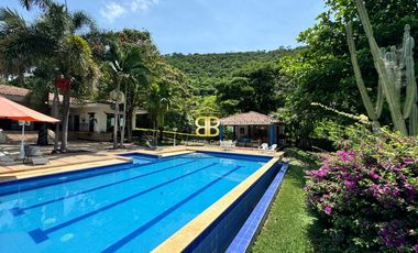 SE VENDE MAGNFICA  CASA EN FUSA CON PISCINA PRIVADA