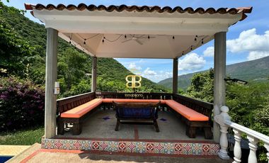 SE VENDE MAGNFICA  CASA EN FUSA CON PISCINA PRIVADA