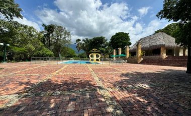 SE VENDE MAGNFICA  CASA EN FUSA CON PISCINA PRIVADA