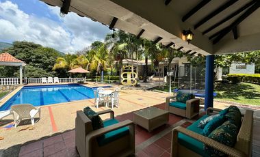 SE VENDE MAGNFICA  CASA EN FUSA CON PISCINA PRIVADA