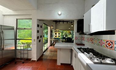 SE VENDE MAGNFICA  CASA EN FUSA CON PISCINA PRIVADA