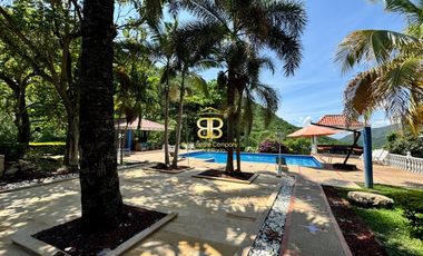 SE VENDE MAGNFICA  CASA EN FUSA CON PISCINA PRIVADA