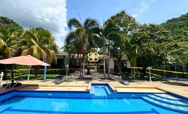 SE VENDE MAGNFICA  CASA EN FUSA CON PISCINA PRIVADA