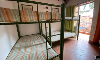 Venta Casa en San Jerónimo, unidad cerrada 193 mts, amoblada