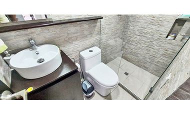 Vendo casa remodelada 3 pisos sector La Visitación, El Poblado