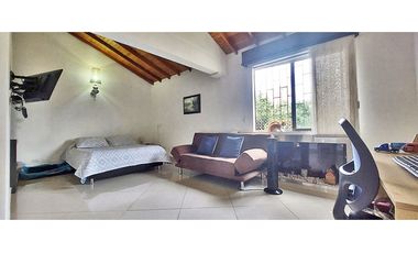 Vendo casa remodelada 3 pisos sector La Visitación, El Poblado