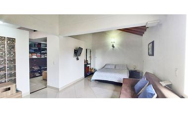 Vendo casa remodelada 3 pisos sector La Visitación, El Poblado