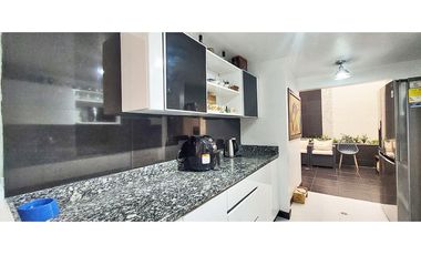 Vendo casa remodelada 3 pisos sector La Visitación, El Poblado