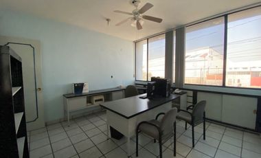 Bodega en RENTA, sobre Carretera a Salamanca, Fracc. Los Ángeles