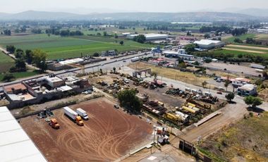 Terreno en RENTA, en la entrada Principal de Tarímbaro, sobre Carretera