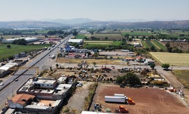 Terreno en RENTA, en la entrada Principal de Tarímbaro, sobre Carretera