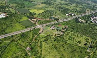 Propiedad en VENTA sobre Carretera Morelia-Pátzcuaro, Municipio de Tiripetío