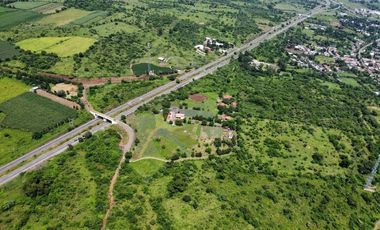 Propiedad en VENTA sobre Carretera Morelia-Pátzcuaro, Municipio de Tiripetío