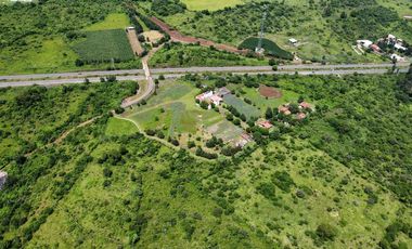 Propiedad en VENTA sobre Carretera Morelia-Pátzcuaro, Municipio de Tiripetío