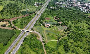 Propiedad en VENTA sobre Carretera Morelia-Pátzcuaro, Municipio de Tiripetío