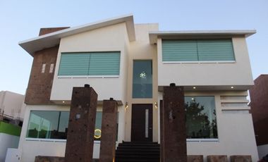 Casa en VENTA dentro del Club de Golf Altozano, en Morelia