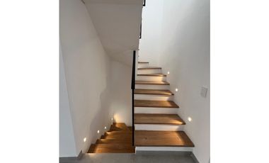 ESTRENA CASA DE 3 NIVELES EN UNIDAD ABIERTA RIONEGRO BARRO BLANCO