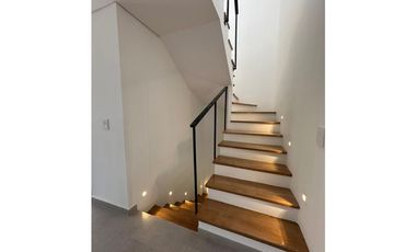 ESTRENA CASA DE 3 NIVELES EN UNIDAD ABIERTA RIONEGRO BARRO BLANCO