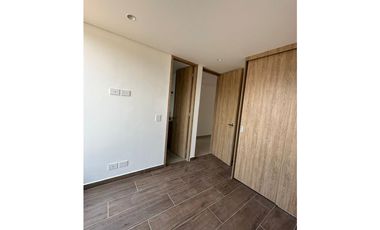 ESTRENA CASA DE 3 NIVELES EN UNIDAD ABIERTA RIONEGRO BARRO BLANCO