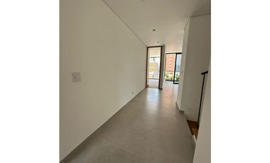 ESTRENA CASA DE 3 NIVELES EN UNIDAD ABIERTA RIONEGRO BARRO BLANCO