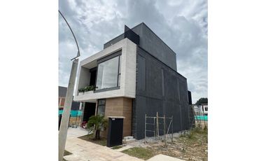 ESTRENA CASA DE 3 NIVELES EN UNIDAD ABIERTA RIONEGRO BARRO BLANCO