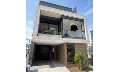 ESTRENA CASA DE 3 NIVELES EN UNIDAD ABIERTA RIONEGRO BARRO BLANCO