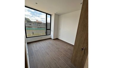 ESTRENA CASA DE 3 NIVELES EN UNIDAD ABIERTA RIONEGRO BARRO BLANCO