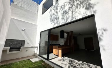 Casa en VENTA, dentro del Fracc. Cañadas del Bosque, Tres Marías, Morelia