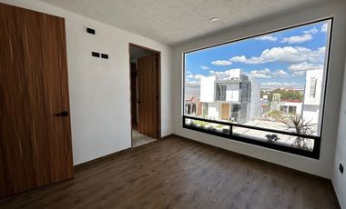 Casa en VENTA, dentro del Fracc. Cañadas del Bosque, Tres Marías, Morelia