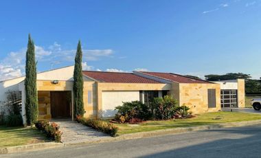 Casa campestre en venta en condominio cerrado - Rozo Palmira Valle