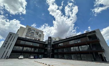 Locales comerciales en RENTA dentro de Plaza Patio Río en col. Félix Ireta