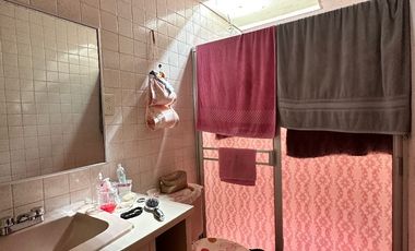 Casa en VENTA, a 1 cuadra de Av. Camelinas, Morelia.