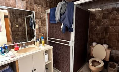 Casa en VENTA, a 1 cuadra de Av. Camelinas, Morelia.