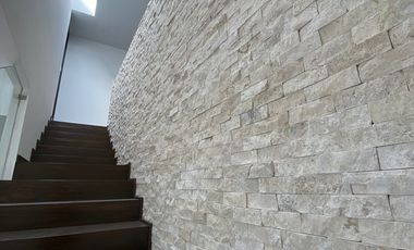 Casa en VENTA, en Vistas Altozano, dentro de Coto Cisnes, en Morelia