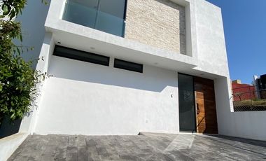 Casa en VENTA, en Vistas Altozano, dentro de Coto Cisnes, en Morelia