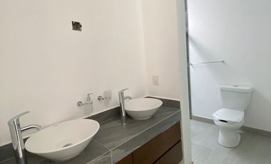 Casa en VENTA, en Vistas Altozano, dentro de Coto Cisnes, en Morelia