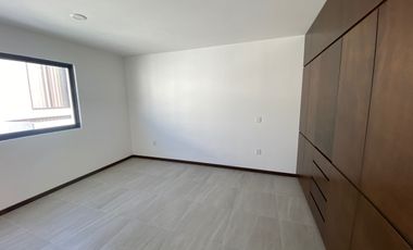 Casa en VENTA, en Vistas Altozano, dentro de Coto Cisnes, en Morelia