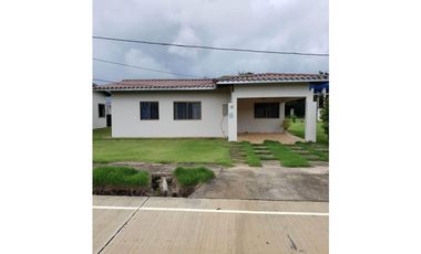 VENDO CASA 3HABITACIONES Y DOS BAÑOS LA ARBOLEDA