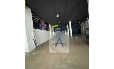 Se alquila local en vía españa