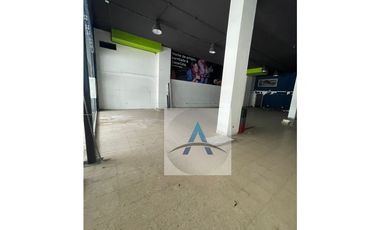Se alquila local en vía españa