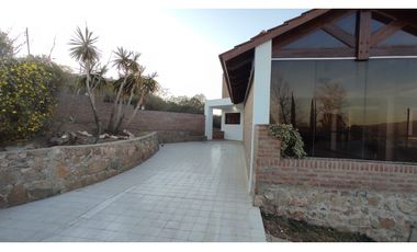 VENTA CASA CON PISCINA CARLOS PAZ LAGO AZUL