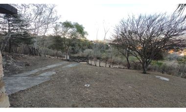 VENTA CASA CON PISCINA CARLOS PAZ LAGO AZUL