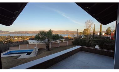 VENTA CASA CON PISCINA CARLOS PAZ LAGO AZUL