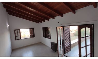 VENTA CASA CON PISCINA CARLOS PAZ LAGO AZUL