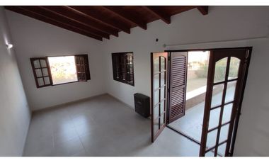 VENTA CASA CON PISCINA CARLOS PAZ LAGO AZUL