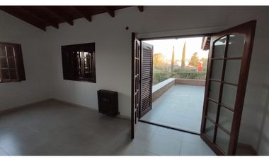 VENTA CASA CON PISCINA CARLOS PAZ LAGO AZUL