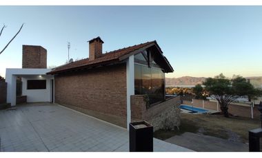 VENTA CASA CON PISCINA CARLOS PAZ LAGO AZUL