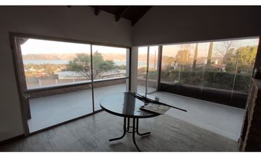 VENTA CASA CON PISCINA CARLOS PAZ LAGO AZUL