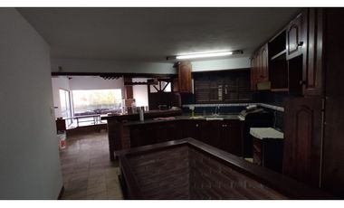 VENTA CASA CON PISCINA CARLOS PAZ LAGO AZUL