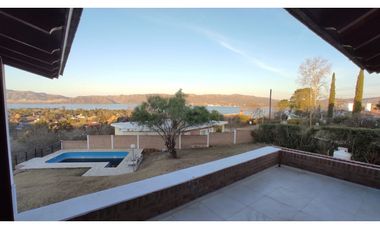VENTA CASA CON PISCINA CARLOS PAZ LAGO AZUL